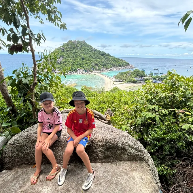 Kinderen bij Koh Tao
